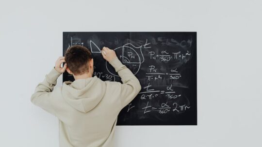 Hebben mentale of technische vaardigheden meer invloed op het succes van een coureur zoals lewis hamilton?