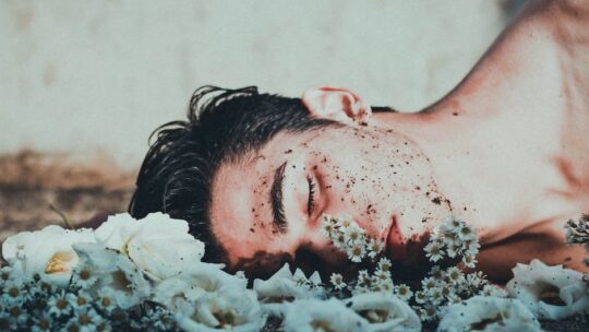 Hoe kan ik mijn stemming verbeteren als ik me depressief voel?