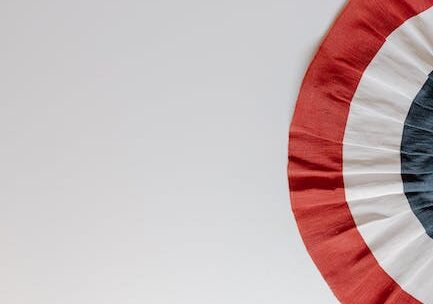 Hoe verhoudt het bevorderen van duurzame ontwikkeling zich tot corporate social responsibility (csr) initiatieven?