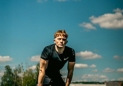 Wat is de meest populaire sport in nederland voetbal of basketbal?