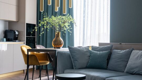Op welke manier kan ik meubels kiezen die passen bij het interieur van cruquius?